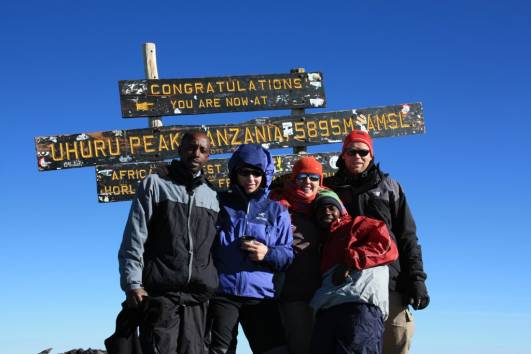 Manschaft am Uhuru Peak