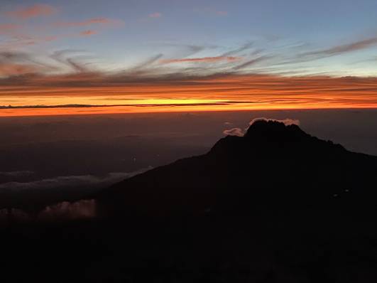 Mawenzi mit Sonnenaufgang