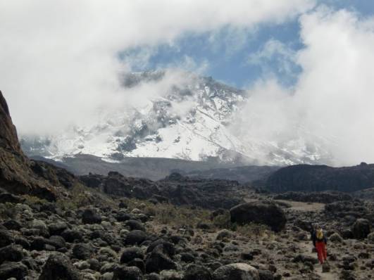 Weg zum Lava Tower Camp