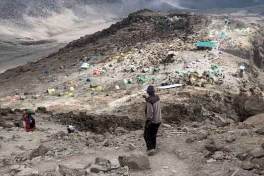 64 Abstieg zum Barafu Camp