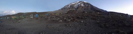 Kibo schläft noch, aber am Gipfel ist die Hölle los