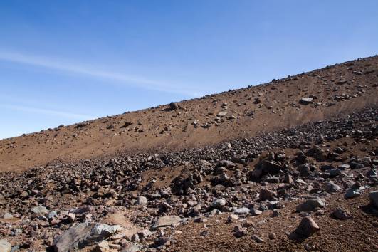 Steinwüste am Arrow Glacier Camp