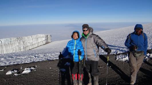 Mit Rebmann-Gletscher und Mount Meru
