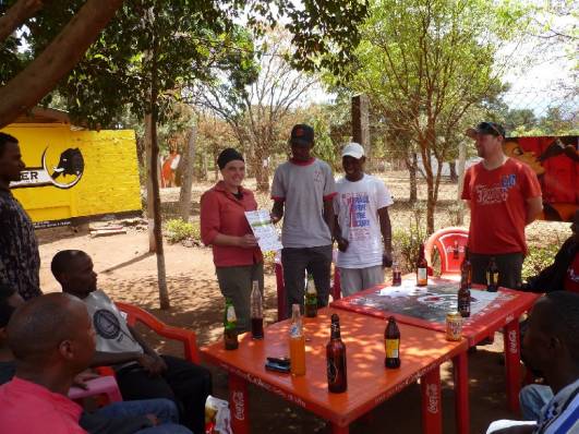 Urkundenübergabe in Moshi