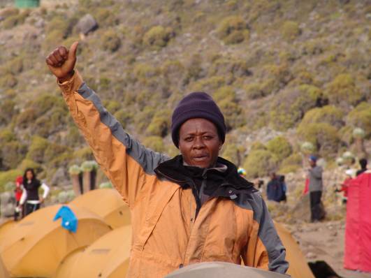 Er begrüßt *Super* im Baranco Camp