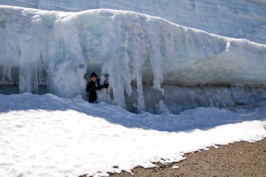 am Einstieg in den Eistunnel
