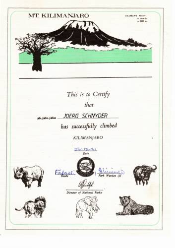 Summit-Certificat fr die Kilimanjaro-Besteigung via Marangu Route<br>mit dem Gipfel der Besteigung bis zum Gillmans Point [5.681m] am 25.12.1981.<br><b>Das Alter dieser Gipfelurkunde betrgt somit 44 Jahre!</b>