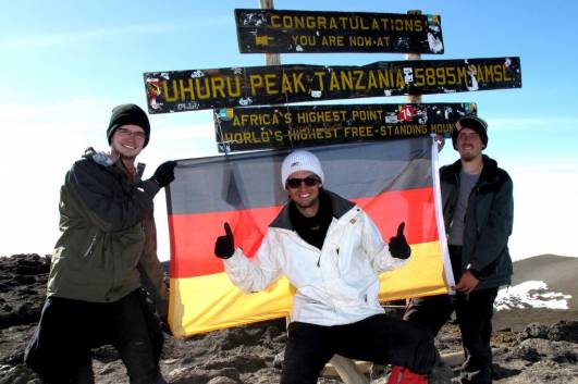 Mit Freunden am Uhuru Peak