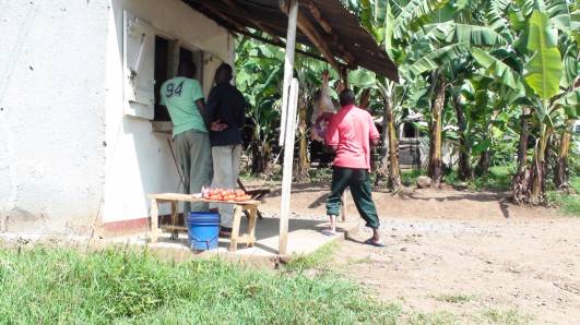 Letzte Einkäufe in Machame Dorf