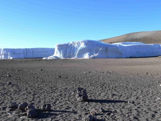 Abstieg ins Krater Camp