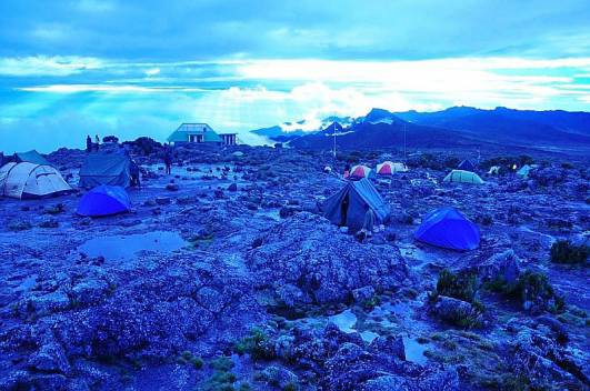 Shira Camp Soulfood 1 am Abend