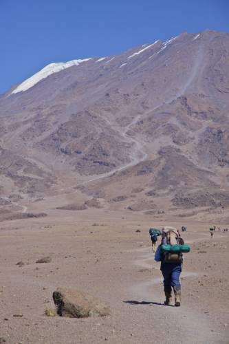 Über den Sattel zu Kibo Hut