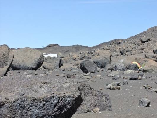 Kratercamp mit Stella Point im Hintergrund