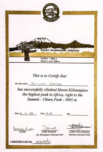Summit-Certificat fr die Kilimanjaro-Besteigung via Marangu Route<br>mit dem Gipfel der Besteigung bis zum Uhuru Peak [5.895m a.s.l.] am 17.07.1997.<br><b>Das Alter dieser Gipfelurkunde betrgt somit 28 Jahre!</b>