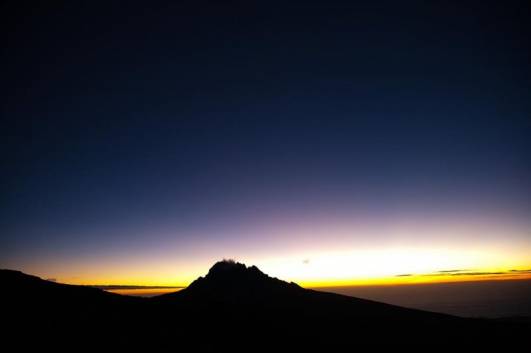 Sonnenaufgang neben dem Mawenzi