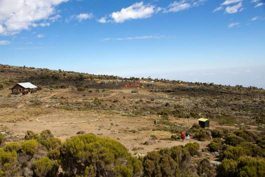 Shira-Cave mit Hubschr.-Landeplatz