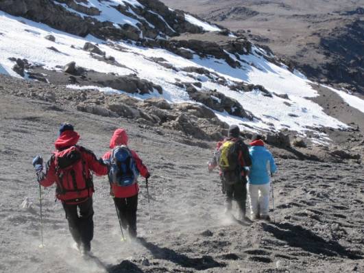 Der staubige Abstieg