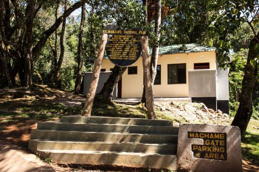 04 Machame, neues Schild