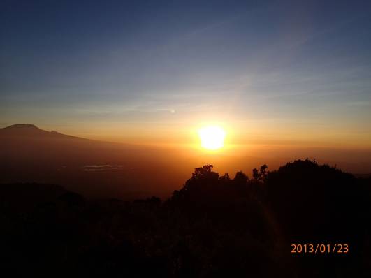 Kili im Sonnenuntergang vom Mt.Meru