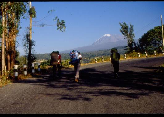 Auf dem weg zum Marangu Gate