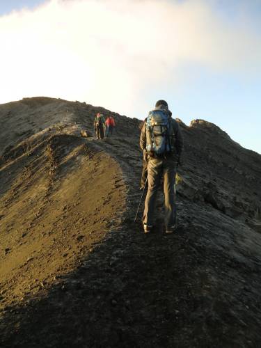 Mr. Meru - Schritt fuer Schritt am Kraterrand