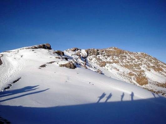 Schattenspiel im Schnee