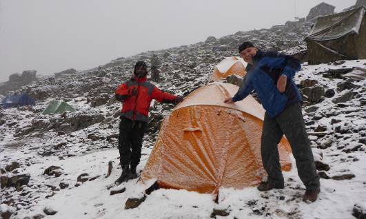 verschneites Barafu Camp
