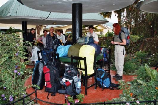 Aufbruch zur Tour am Hotel