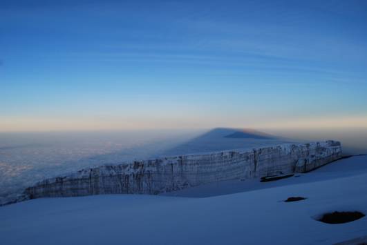 Kersten-Gletscher mit Kibo-Schatten