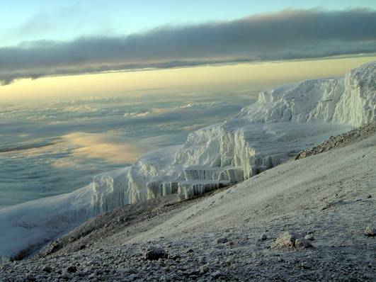 Gletscher-Fernblick ü. d. Wolken