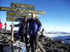 Willy Mersmann mit Guide Crispine Sawaky am 04.08.2004 am Uhuru Peak