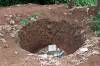 Abfallgrube am Wegrand (siehe Text)