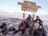 Dickson, Simon, Ralf, Kristian, Frank und John geniessen die Aussicht am 28.02.2004 am Uhuru Peak