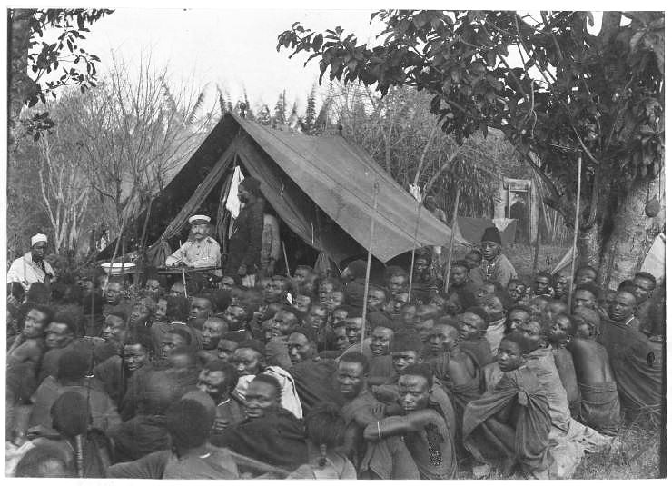 Datei:1900 Hauptmann Kurt Johannes am Kilimandscharo 01.jpg