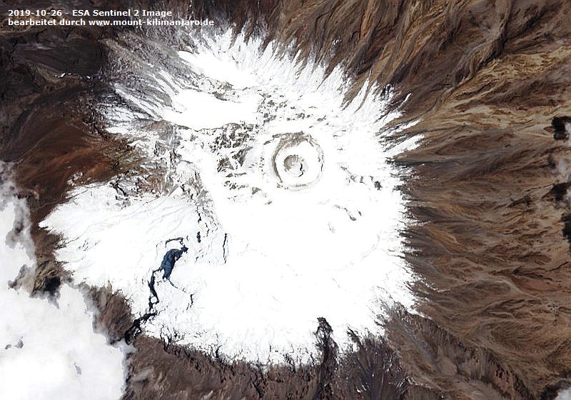 Datei:2019 10 26 Snowy Kibo ESA-Sentinel-2-Image 800px.jpg