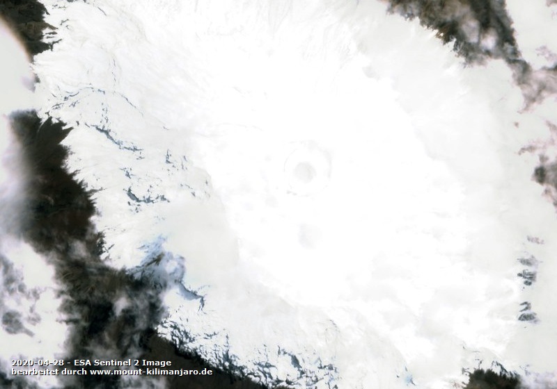 Datei:2020 04 28 Snowy Kibo ESA Sentinel-2-Image 800px.jpg
