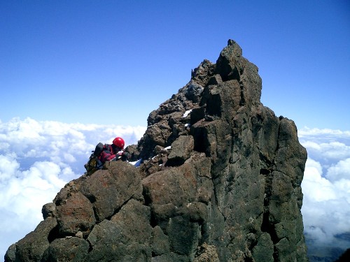 Datei:2004 Mawenzi Hans-Meyer-Peak 5149m.jpg