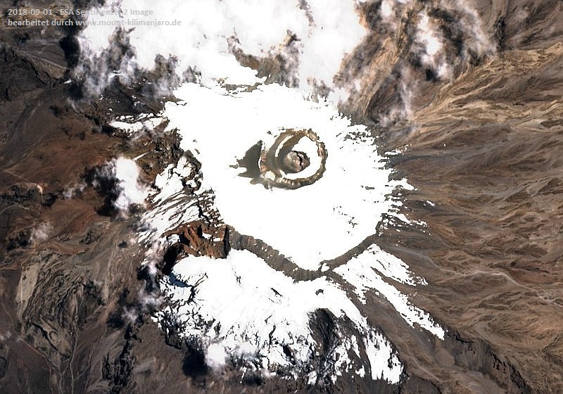 Datei:2018 09 01 Snowy Kibo ESA-Sentinel-2-Image 800px.jpg