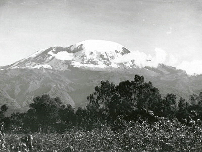 Datei:1920 english-photographer-mount-kilimanjaro 800x600px.jpg