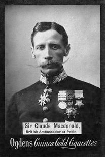 Datei:1852-1915 Sir Claude Maxwell MacDonald.jpg