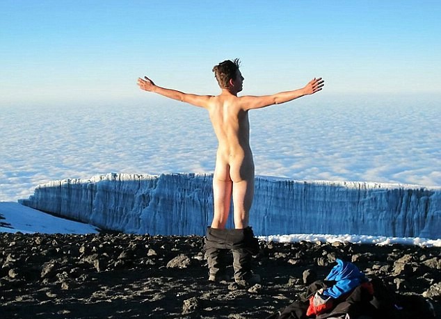 Datei:2014 08 14 Ben Boleyn on Kilimanjaro.jpg