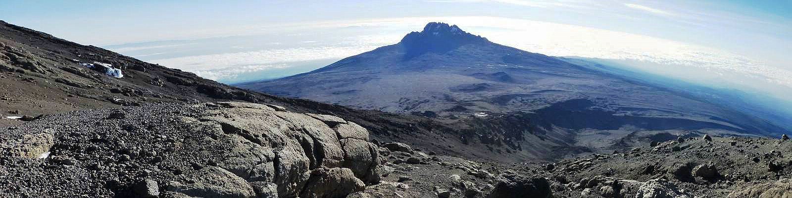 Am Stella Point (5.739 m.a.S.L.) mit Blick von Ost nach Süd-Ost - Januar 2013 - © Christian