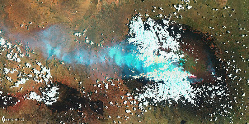 Datei:2020 10 15 Sentinel-2 Kilimandscharo Feuer global.jpg