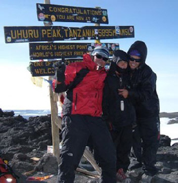 Datei:2006 07 23 Jordan Romero on Kilimanjaro.jpg