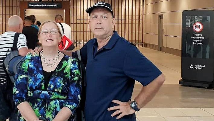 Datei:2018 Brett and Lisa Clark.jpg