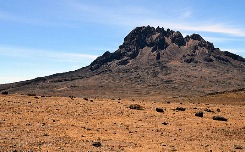 Datei:2013 Mawenzi Saddlel 800px.jpg