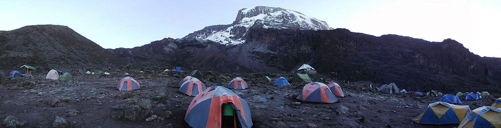 Im Barranco Camp (3.926 m.a.S.L.) mit Blick nach Norden zum Kibo - Januar 2013 - © Dieter G. Weiss [1]