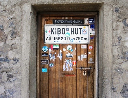 Datei:2011 Schild Kibo Hut.jpg