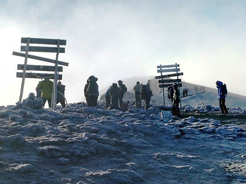 Datei:2015 Uhuru Peak Google Street-View 800px.jpg