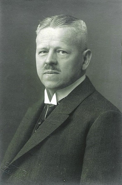 Datei:1872-1938 Carl Uhlig.jpg
